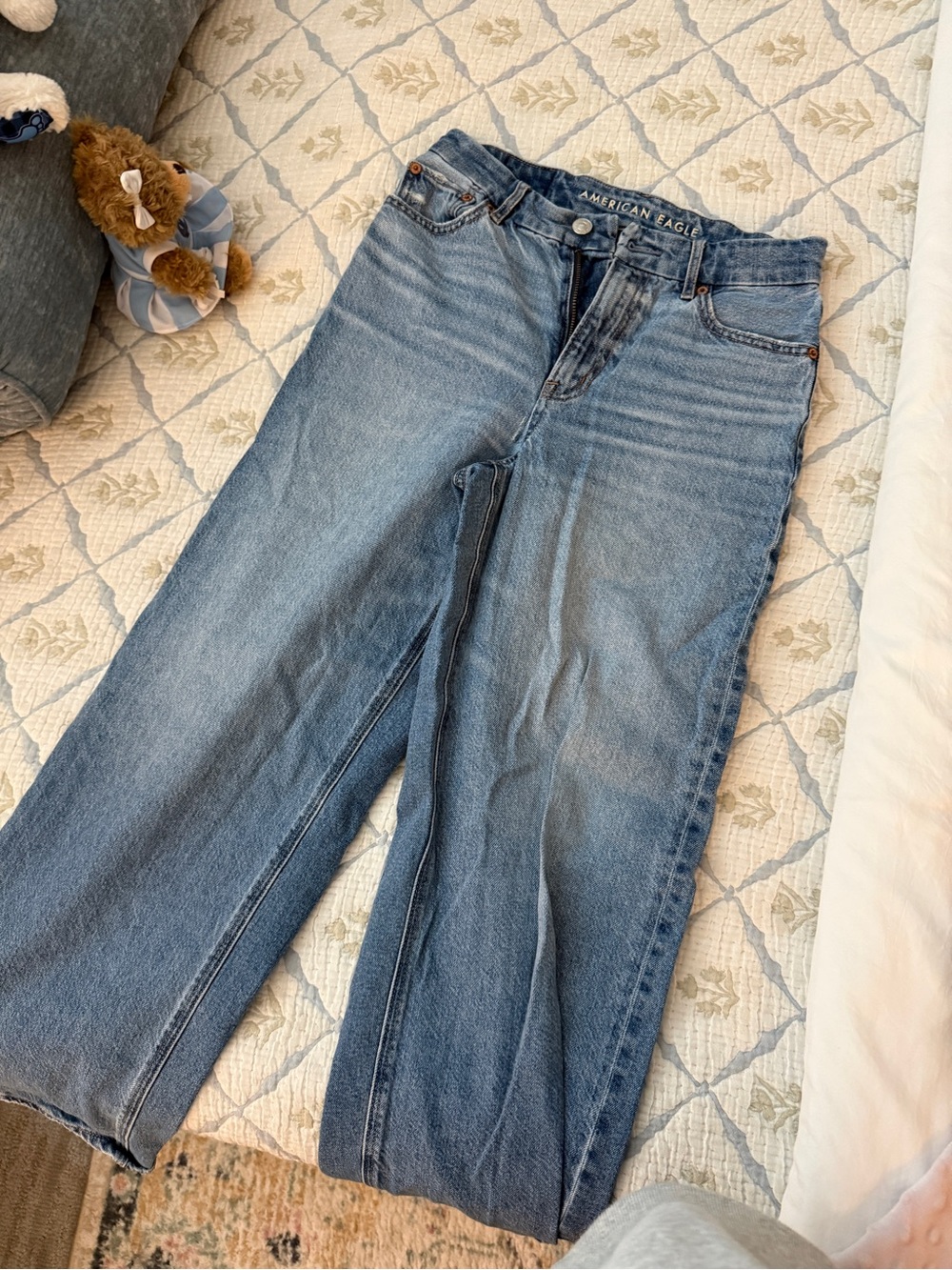 American Eagle Outfitters Women's Medium Wash Straight Jeans
